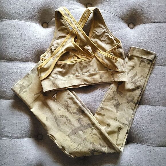 Gymshark Other - GymShark Adapt Tan Camo Seamless Sports Bra Legging Set Womens Small